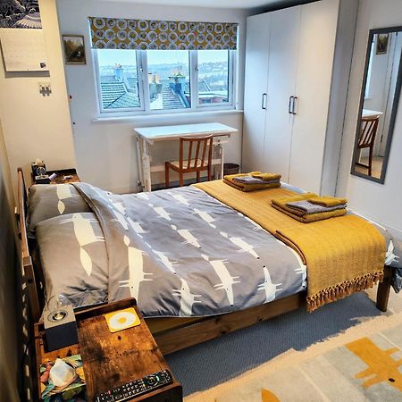 Large Light Loft Room - En Suite Brighton Bagian luar foto