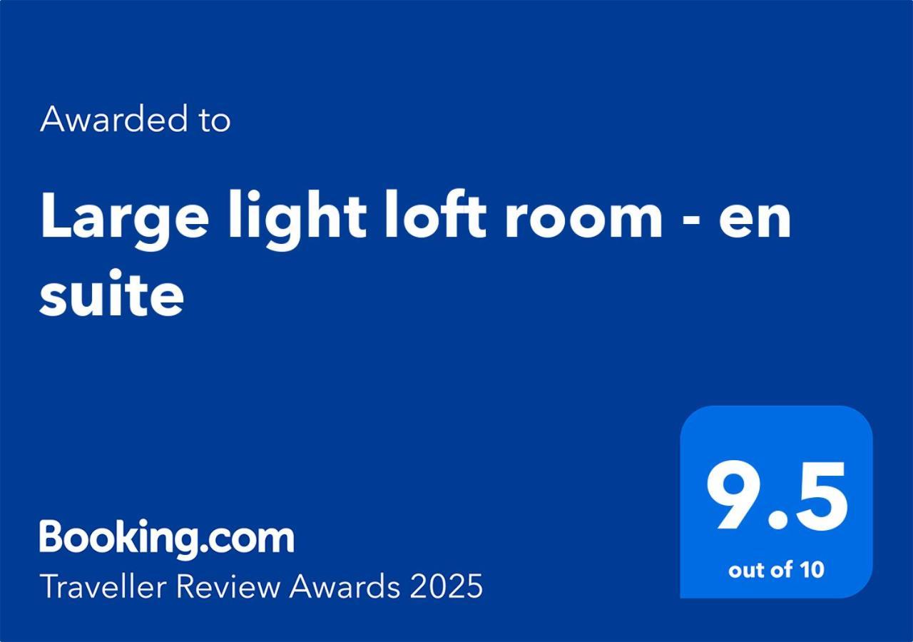 Large Light Loft Room - En Suite Brighton Bagian luar foto